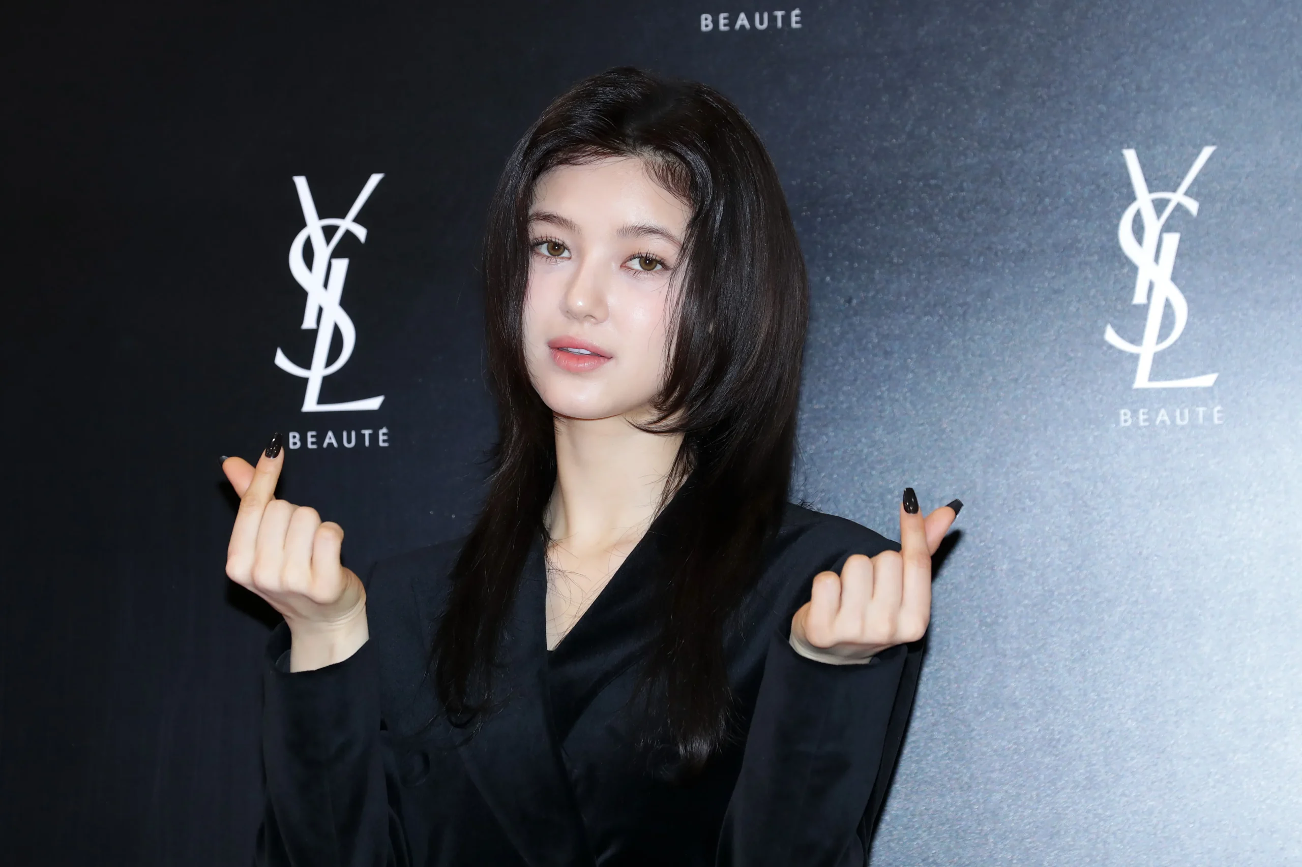 NewJeans Members: Full Guide to the K-Pop Group